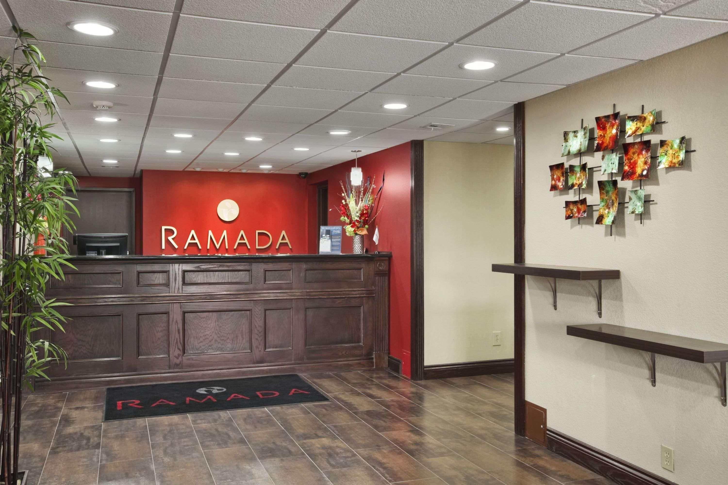 Hotel Ramada By Wyndham Tulsa Interior foto